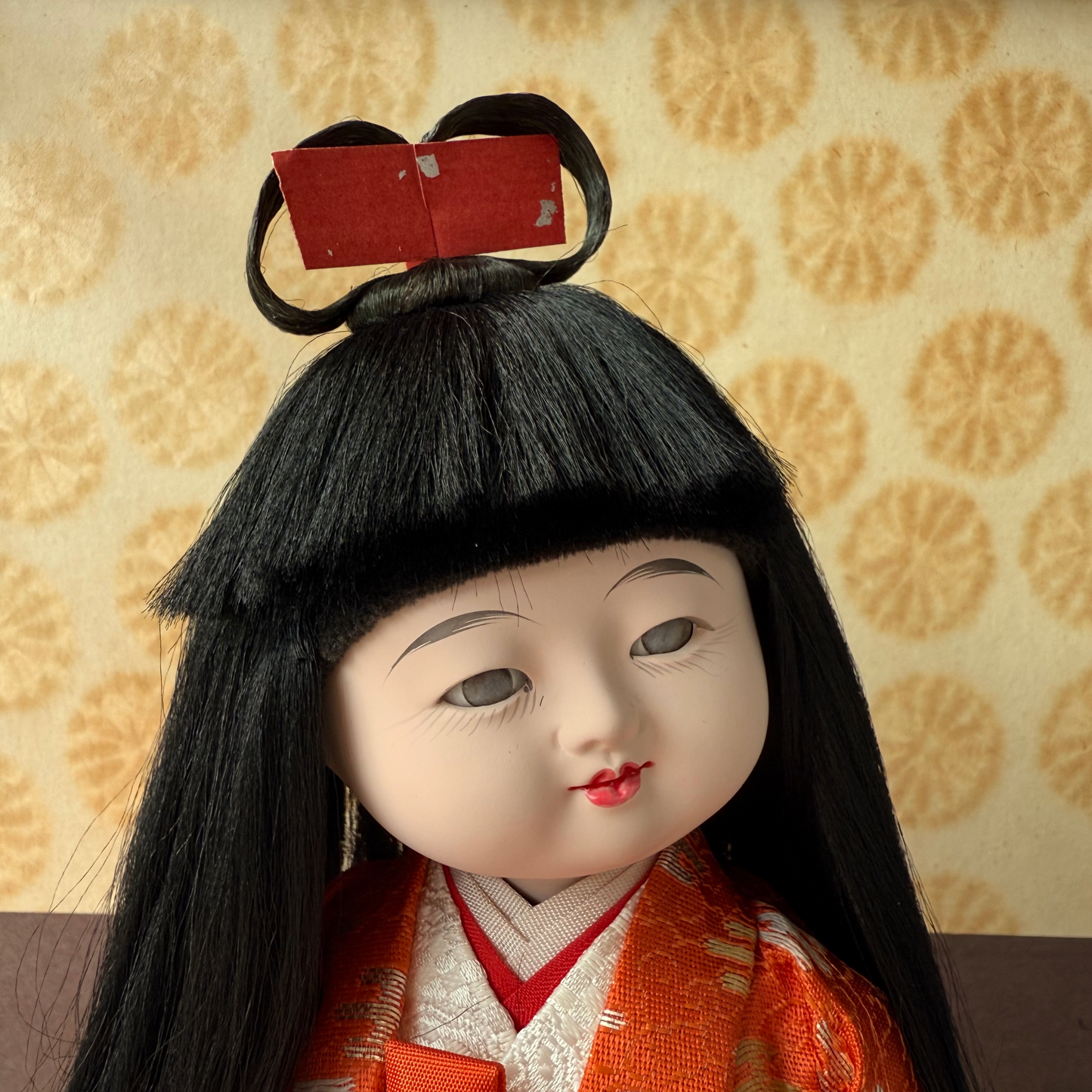 Vintage Japanese Ichimatsu Doll "Hanakago" – Yoshitoku Taikou, 1970s – Acrylic Display Case Included