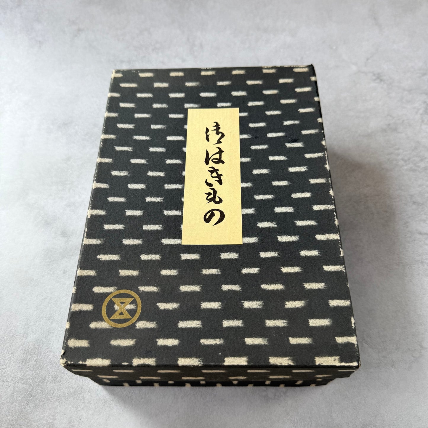 Zori japonaises vintage des années 1960 | Sandales kimono à plateforme ivoire | Sogo Kobe | Brides rouges et dorées | Geta formelles pour maiko ou mariage