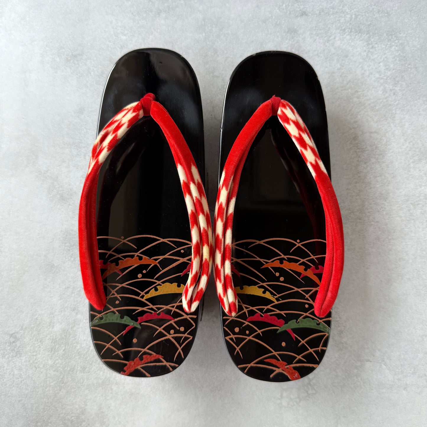 Vintage Japanese Geta Sandals 1960s | Black Lacquer Wood | Wave Pattern | Red Hanao | Made in Osaka by Tenguya