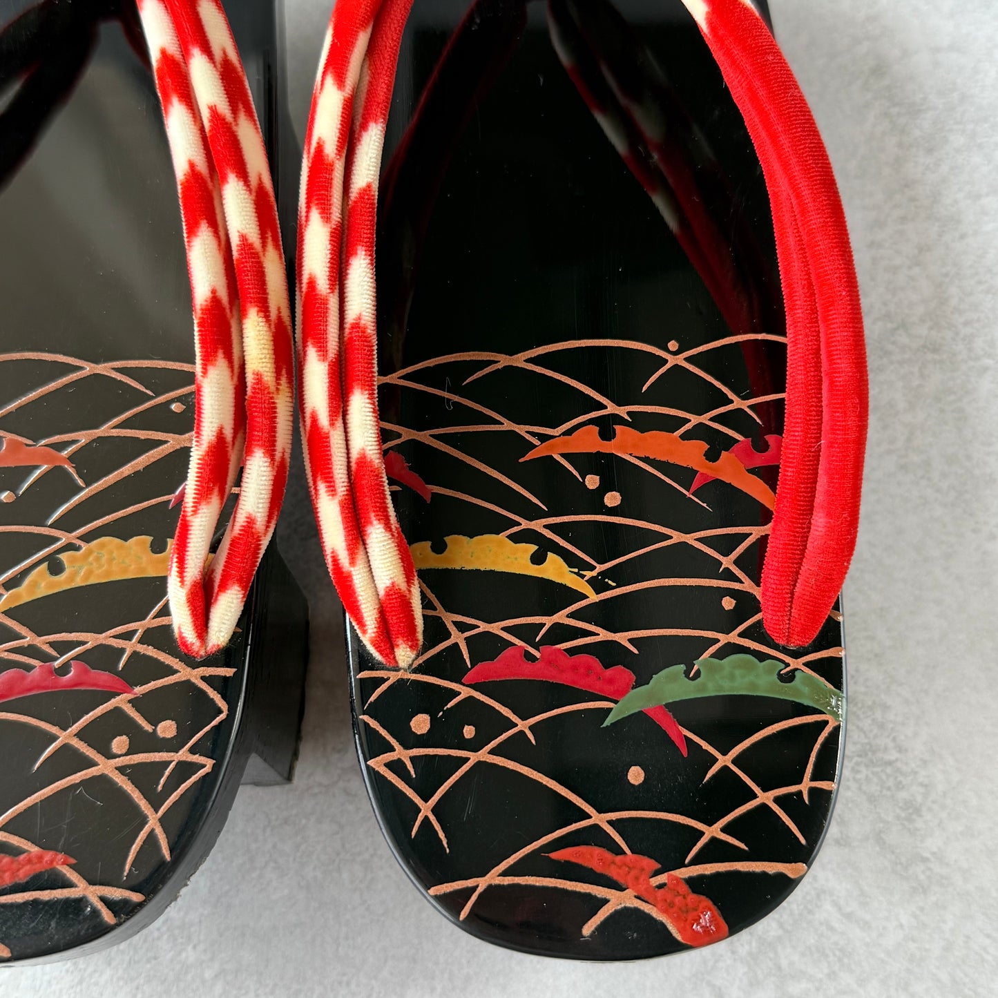 Vintage Japanese Geta Sandals 1960s | Black Lacquer Wood | Wave Pattern | Red Hanao | Made in Osaka by Tenguya