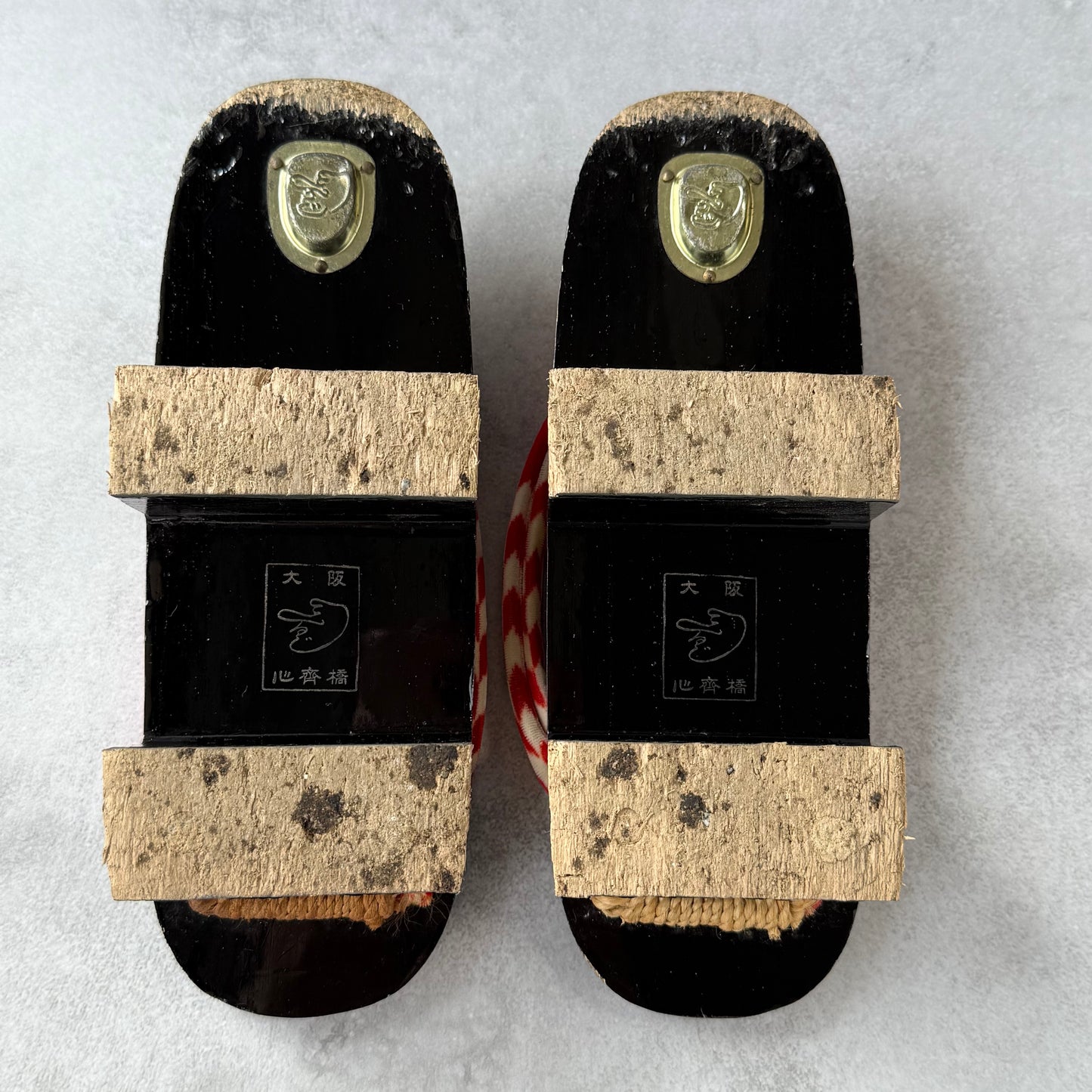 Vintage Japanese Geta Sandals 1960s | Black Lacquer Wood | Wave Pattern | Red Hanao | Made in Osaka by Tenguya