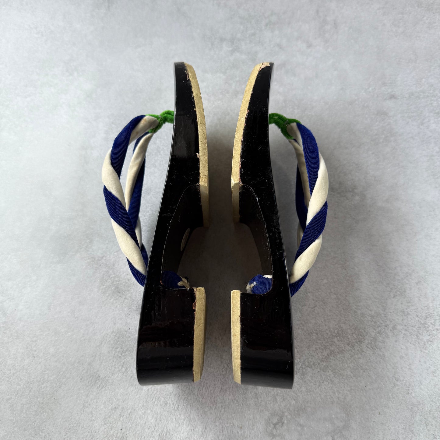 Vintage Japanese Geta for Boys – Made in 1980|Kabuto Helmet Design|Traditional Sandals for Shichi-Go-San Ceremony (19.5cm / 7.7")