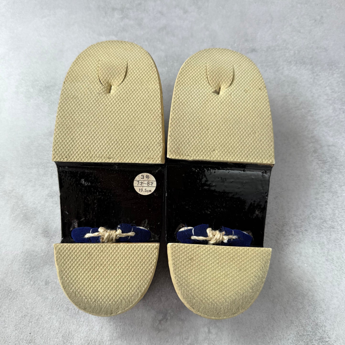 Vintage Japanese Geta for Boys – Made in 1980|Kabuto Helmet Design|Traditional Sandals for Shichi-Go-San Ceremony (19.5cm / 7.7")
