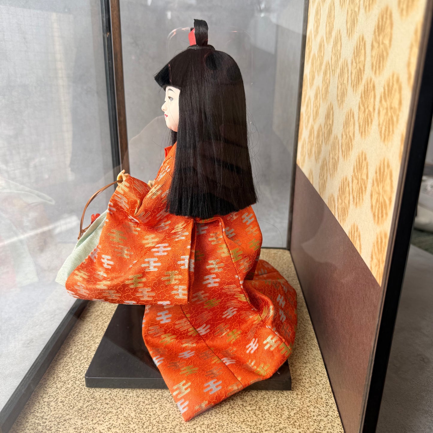 Vintage Japanese Ichimatsu Doll "Hanakago" – Yoshitoku Taikou, 1970s – Acrylic Display Case Included