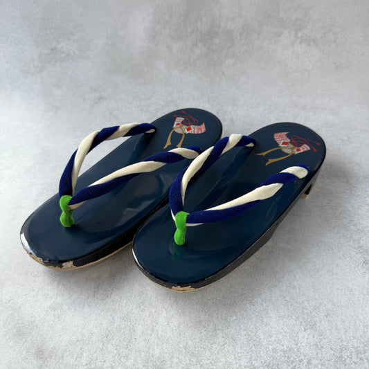 Vintage Japanese Geta for Boys – Made in 1980｜Kabuto Helmet Design｜Traditional Sandals for Shichi-Go-San Ceremony (19.5cm / 7.7")