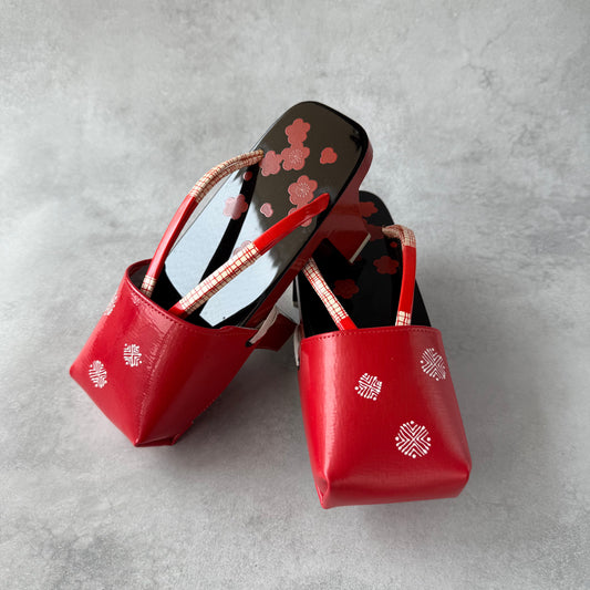 Vintage 1960s Japanese Rain Geta Sandals with Vinyl Covers – Unused by Tenguya