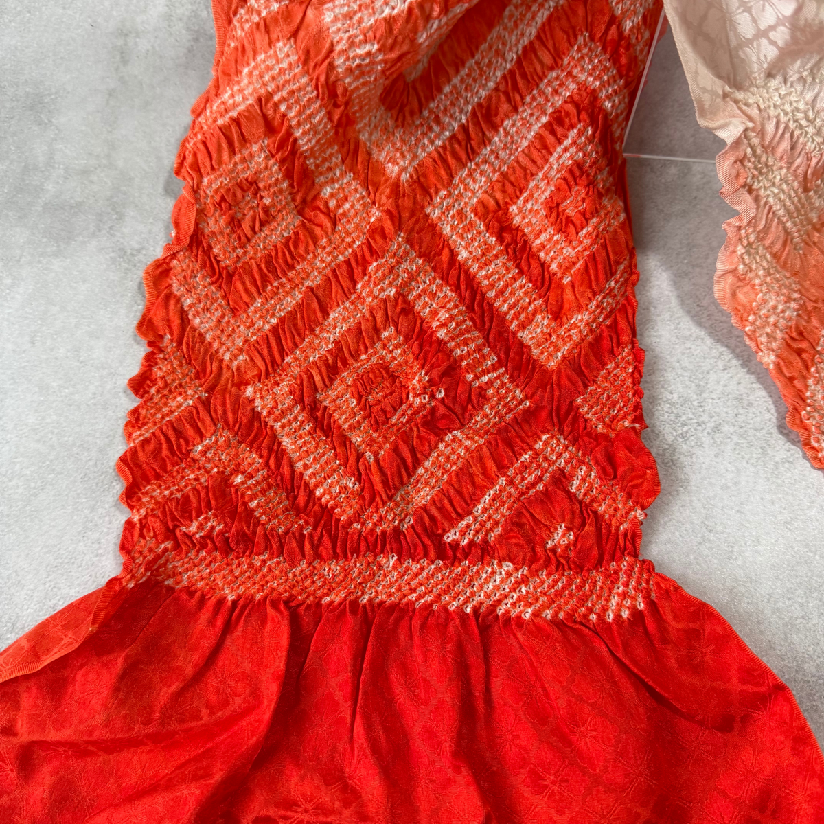 Detailed texture of the red and white shibori silk obiage
